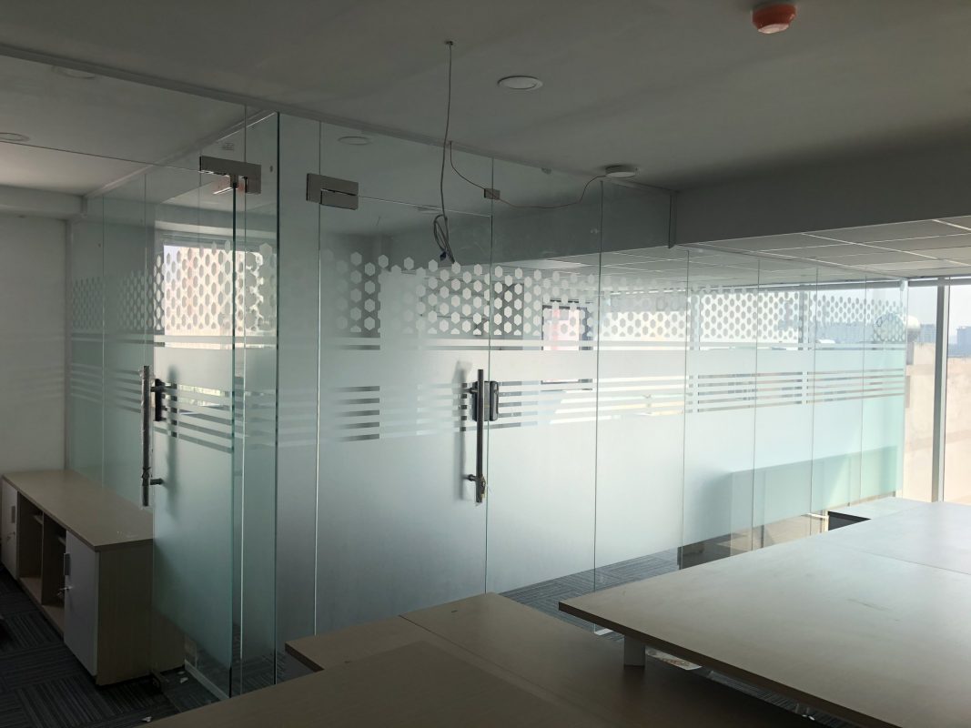 Dán decal kính quận 1